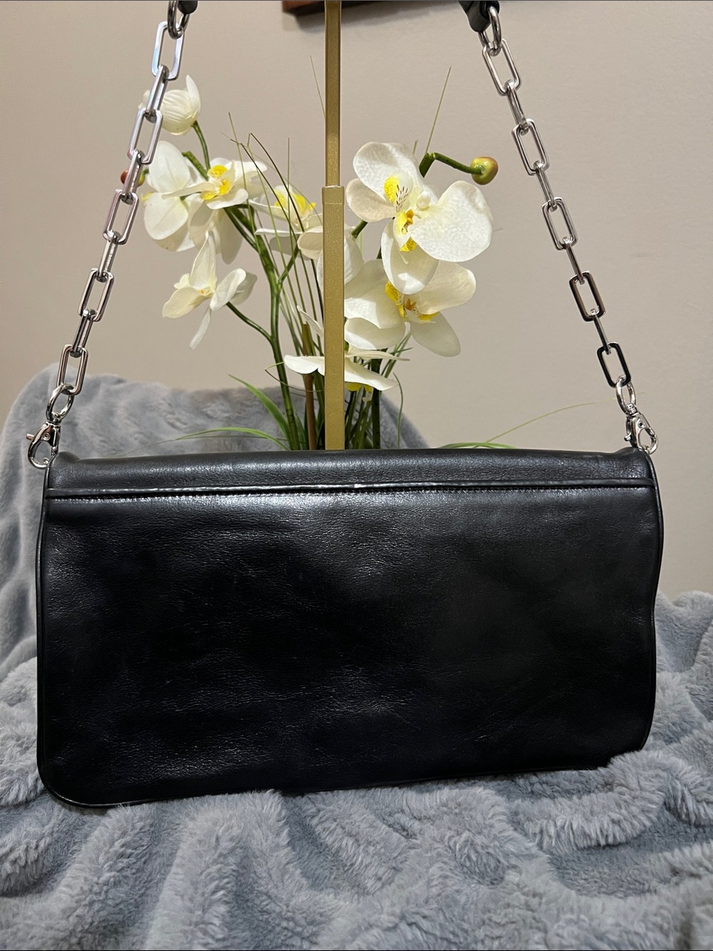Tory Burch Reva $349 Black Leather Shoulder Bag Clutch Silver Logo EUC - Picture 3 of 10